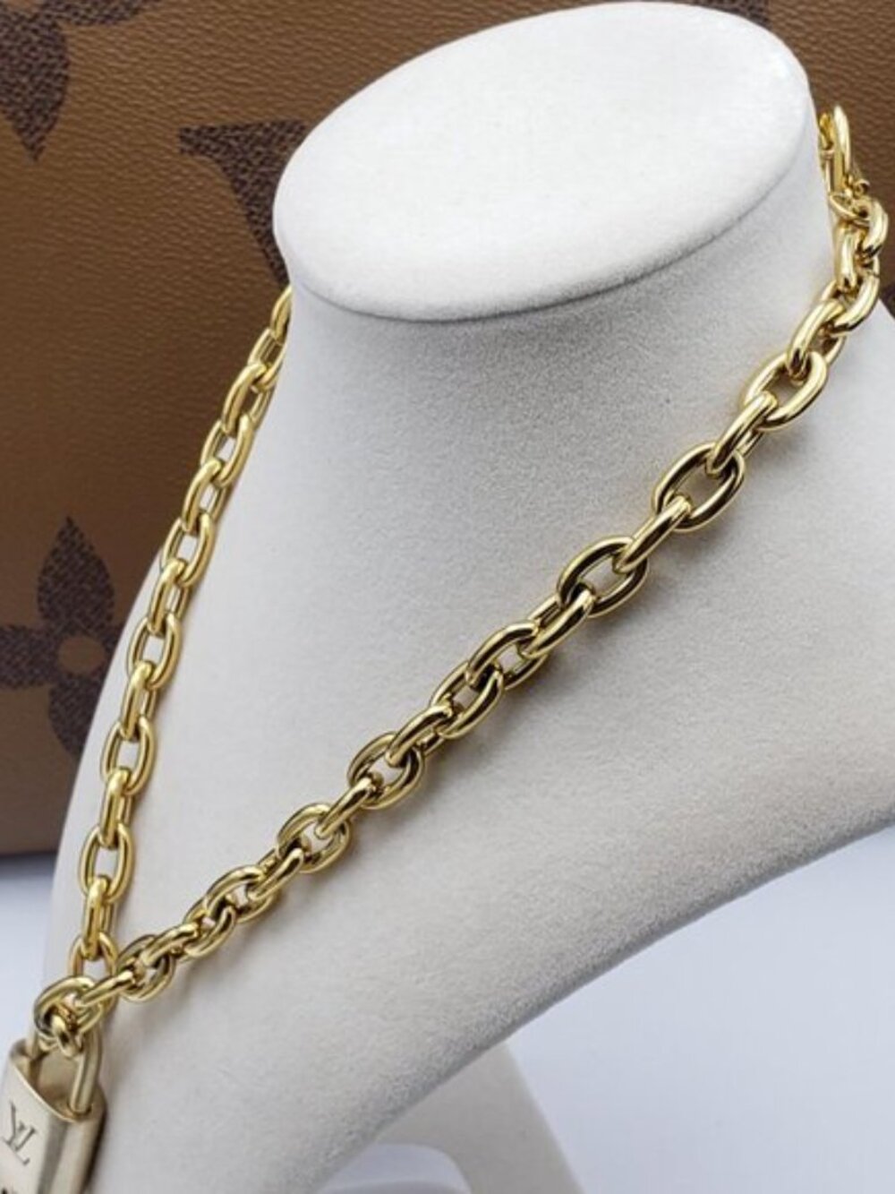 18K Gold-Plated Necklace with Authentic Louis Vuitton Padlock - Picture 4 of 12